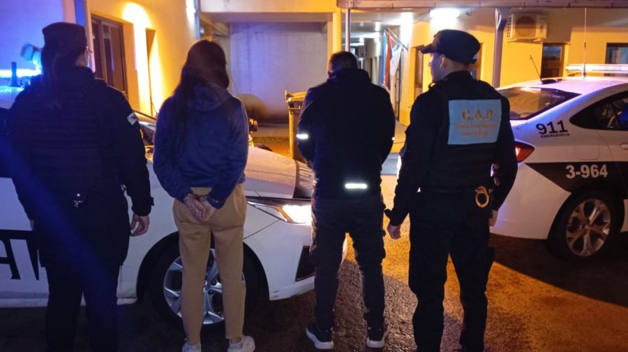 Cayeron dos mecheros reincidentes tras robar en un local de ropas en pleno centro de la ciudad de Posadas, fueron seguidos por las cámaras del 911 y detenidos en minutos