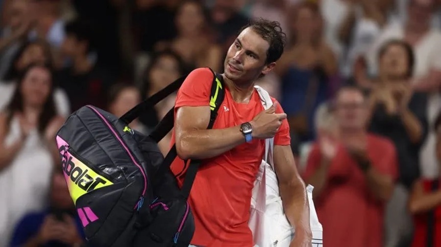 Tenis: Rafael Nadal perdió y encendió las alarmas con un pedido de médico