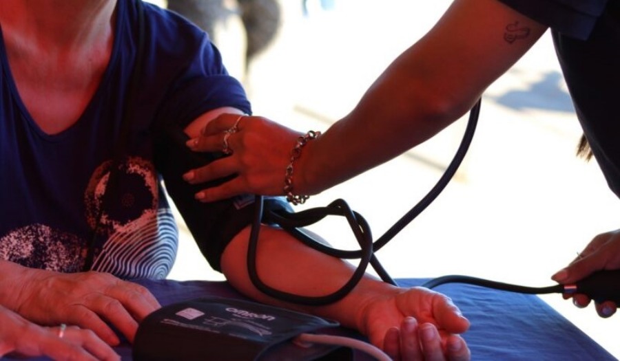 Posadas: Carpa de la Salud realiza controles primarios y vacunación en la Plaza 9 de Julio