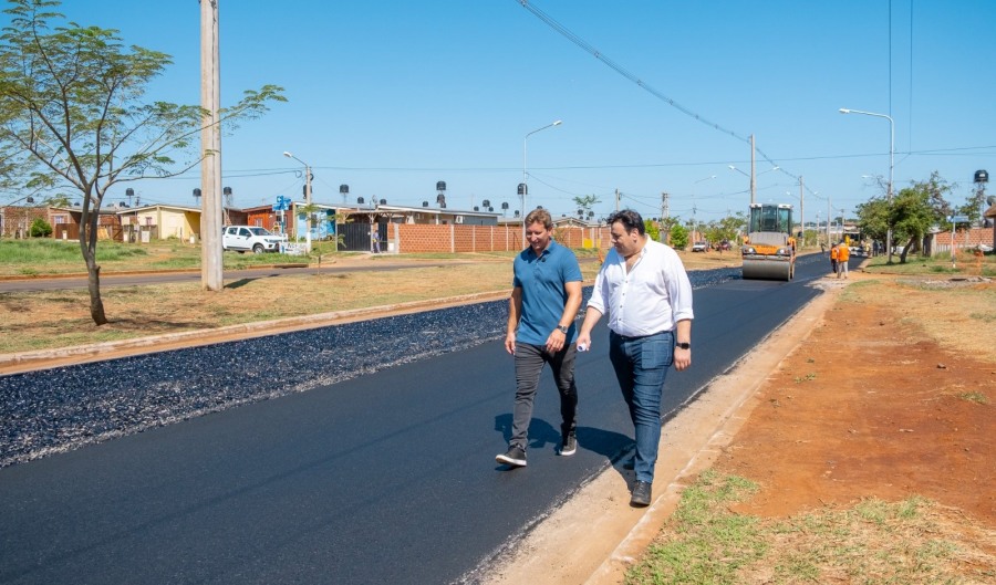 Posadas: Pavimentan calles en zona del Hipódromo en el Barrio de Itaembé Guazú