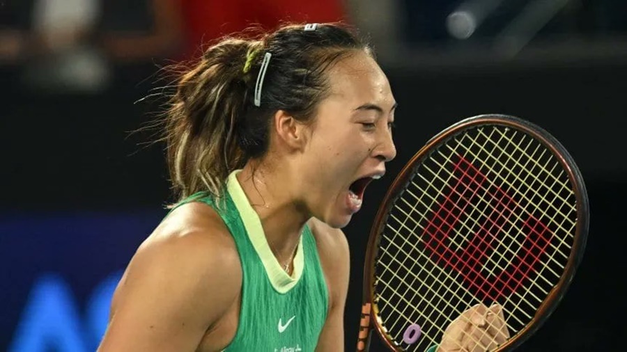 Tenis: La china Qinwen Zheng, de 21 años, es finalista del Australian Open y se enfrentará a Aryna Sabalenka