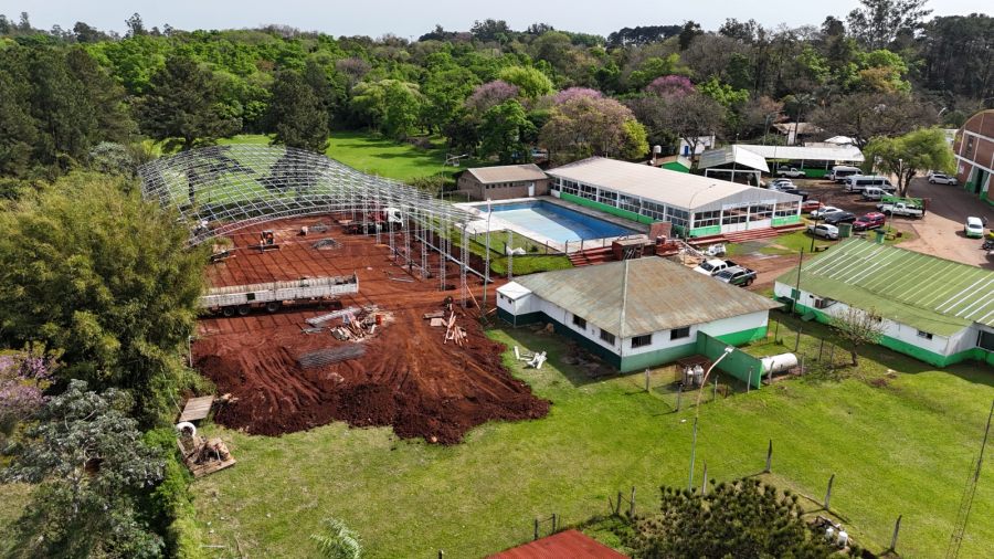 Apóstoles: Nuevo playón deportivo cubierto en el predio de la Expo Yerba, es un proyecto innovador que busca crear un nuevo espacio para la comunidad