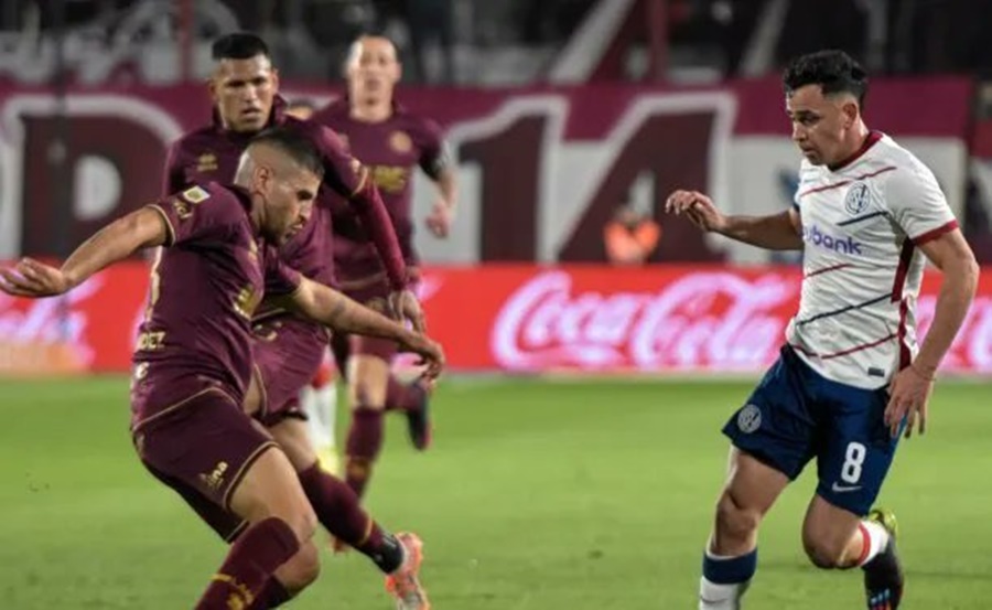 Sobre el final, Lanús se llevó un triunfo ante San Lorenzo de Almagro con doblete de Bou