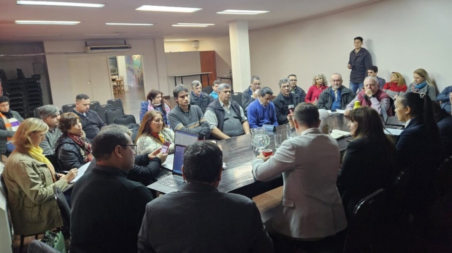 Mesa salarial docente: Hubo acuerdo unánime del Gobierno Provincial con los Gremios, el cargo testigo pasará a 450 mil pesos