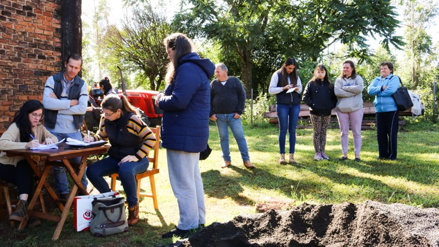 Apoyo a productores ganaderos de Misiones: Distribuyen alimento animal en diferentes Municipios