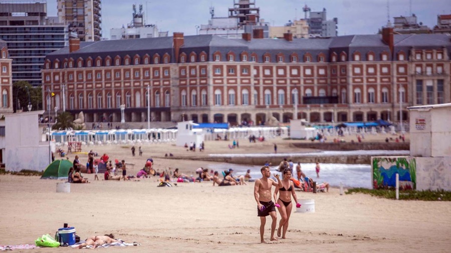 El doble de reservas que en Navidad: Llegaron más de 165 mil turistas a Mar del Plata para Año Nuevo y la ocupación es del 74%