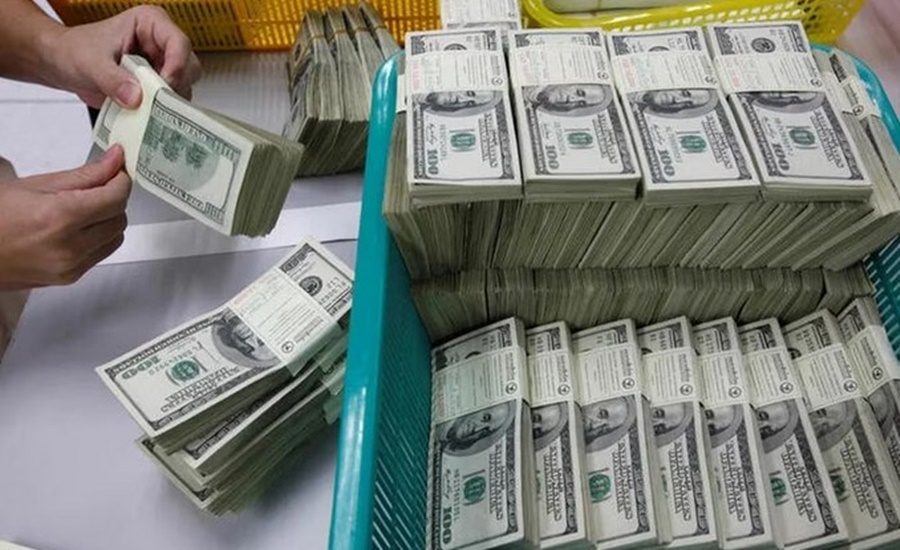 Por qué el dólar libre dio un nuevo salto y se acercó por primera vez a la barrera de los 600 pesos