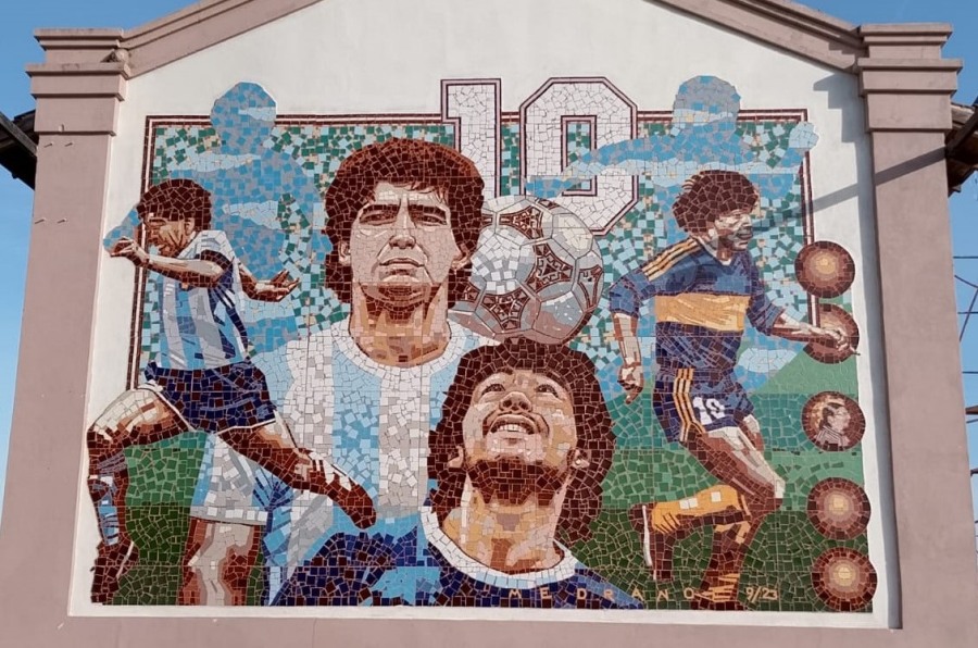 Realizado con técnica de mosaiquismo: El Mural más grande de Maradona, estará en un pequeño pueblo entrerriano