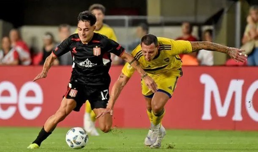 Estudiantes de la Plata venció por 1 a 0 a Boca Junior en el marco del partido suspendido por la undécima fecha de la Copa Liga Profesional de Fútbol y le complica la clasificación