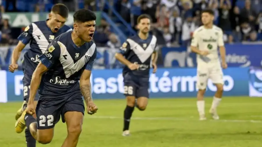 Vélez Sarsfield, con gol de Claudio Aquino, le ganó a Sarmiento de Junín y dio un paso importante al título de Liga Profesional de Fútbol