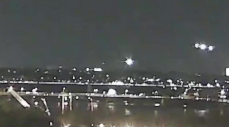 Estados Unidos: Un avión de pasajeros y un helicóptero chocan en el aire cerca del Aeropuerto Reagan en Washington D.C.
