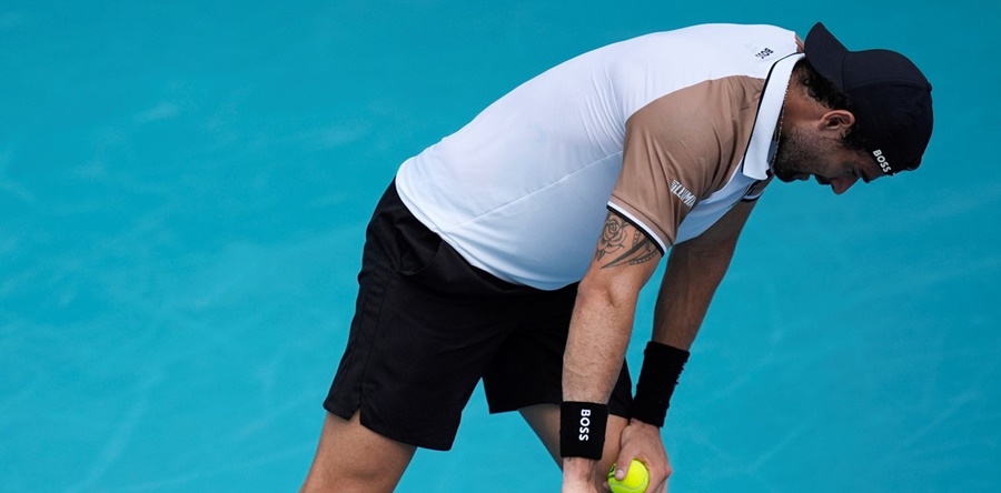 Tenis: Matteo Berrettini asustó a todos en el Masters 1.000 de Miami, se mareó cuando iba a sacar y frenó el partido contra Andy Murray