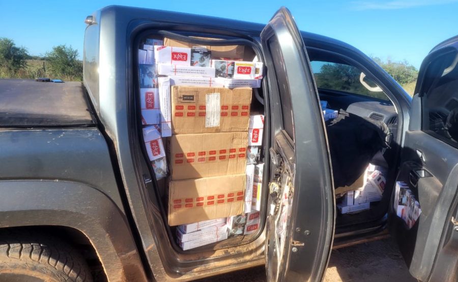 Trasladaban más de 21 mil paquetes de cigarrillos: La mercadería de origen extranjero era transportada en una camioneta con pedido de secuestro por robo