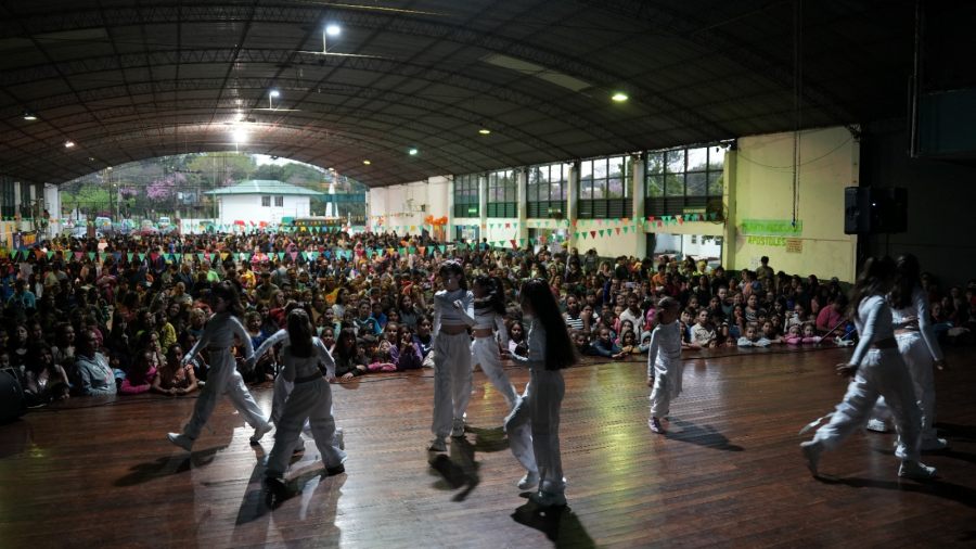 Apóstoles celebró el cierre del Mes del Niño con una fiesta multitudinaria: Miles se dieron cita en el predio cubiero de la Expo Yerba