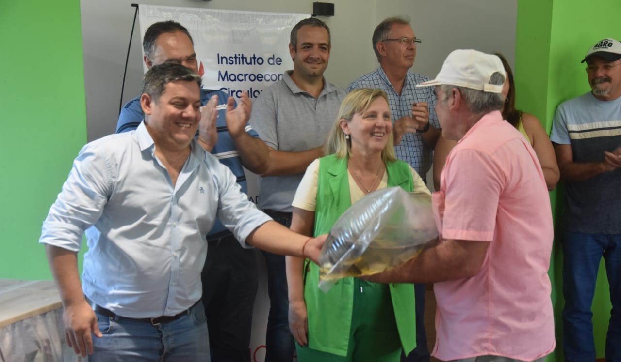 Nueva Entrega de alevines a productores piscícolas minifundistas del Municipio misionero de Apóstoles