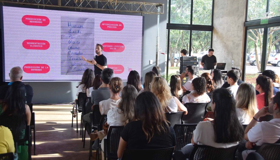 Se puso en marcha el coloquio “Futuro Posadas: Innovación, Educación e Inclusión"