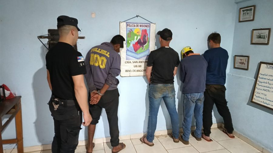 En la localidad fronteriza de San Antonio, la Policía de Misiones detuvo a cuatro brasileños que ingresaron ilegalmente a la provincia