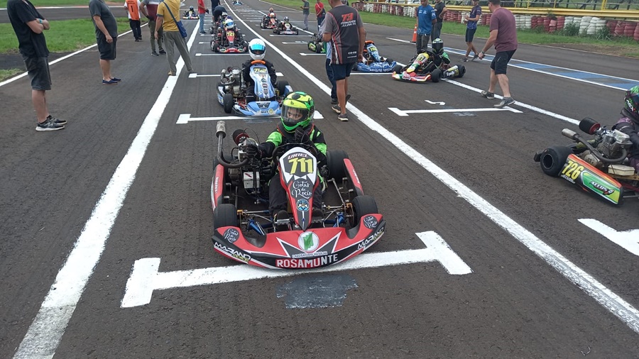 Campeonato Misionero de Karting en Pista: Tras una gran clasificación del día sábado, el apostoleño “Uri” Husulak terminó quinto en la serie