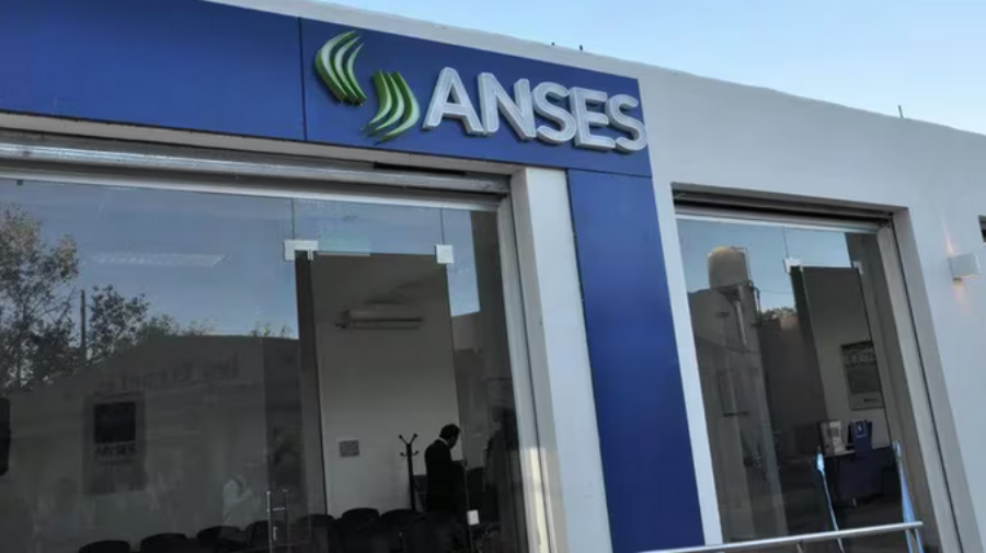 El Gobierno Nacional oficializó el aumento de las jubilaciones y pensiones: Con el incremento del 4,18% más el bono de 70 mil pesos que el Poder Ejecutivo confirmó el día lunes