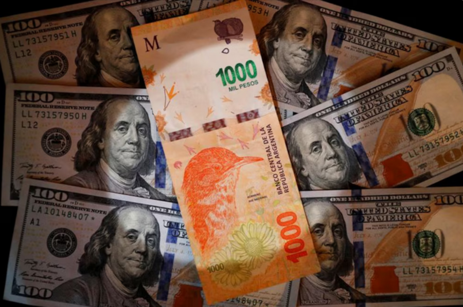 Tercer día sin cepo: El dólar oficial cayó más del 5% y las acciones argentinas subieron pese a la dura baja de Wall Street