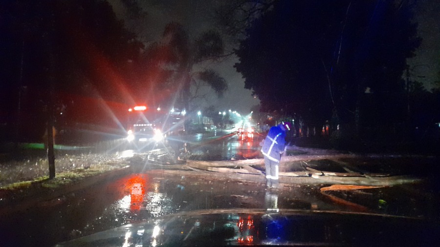 Misiones: Policías brindan asistencia a familias afectadas por las inclemencias climáticas en diferentes puntos de la provincia