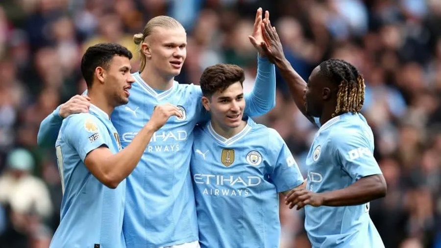 Premier League: Con Julián Álvarez, Manchester City goleó a Luton y se subió a la punta de la Premier League