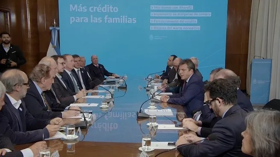 Para sostener el consumo: Massa anunció que los nuevos límites de las tarjetas de crédito aumentarán 30% la capacidad de compra