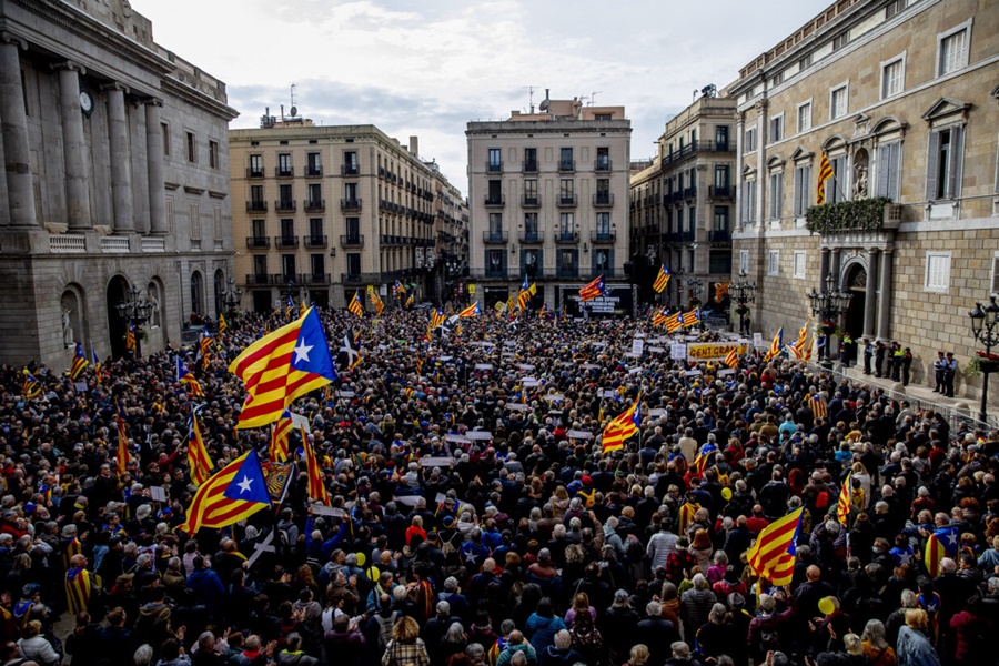 Multitudinaria manifestación en Cataluña contra leyes españolas injustas
