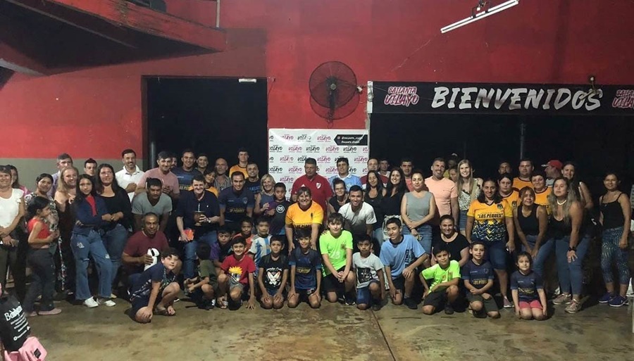 Apóstoles: El Ministro Adolfo Safrán junto a la Intendente María Eugenia Safrán, participaron de una reunión de la Escuela de Fútbol “Los Peques”