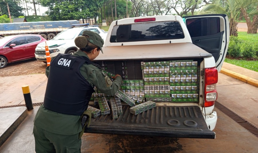 Gendarmería Nacional secuestró más de 31 mil paquetes de cigarrillos de contrabando: Uno de los vehículos utilizados en los ilícitos presentaba pedido de secuestro por robo en la provincia de Buenos Aires