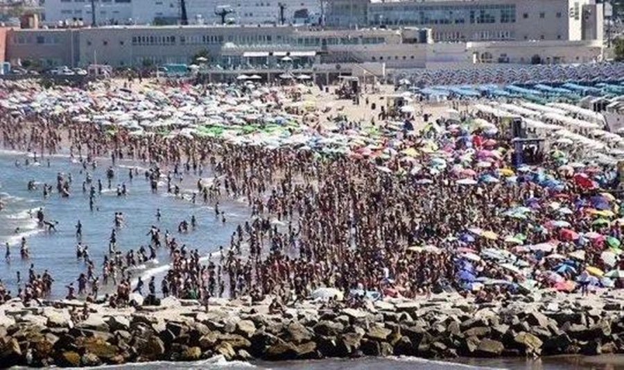 Verano 2024 en en las playas bonaerenses: Cuánto cuesta reservar una carpa en la playa