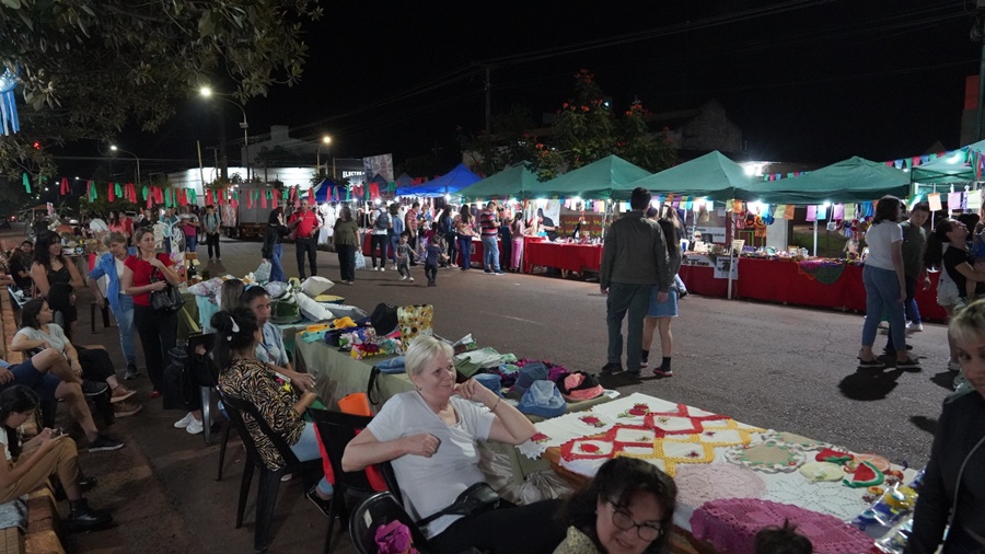 Apóstoles: Un nuevo encuentro de artesanos reunión a cuarenta expositores, quienes tuvieron el acompañamiento de vecinos, visitantes de las provincias de Misiones y Corrientes