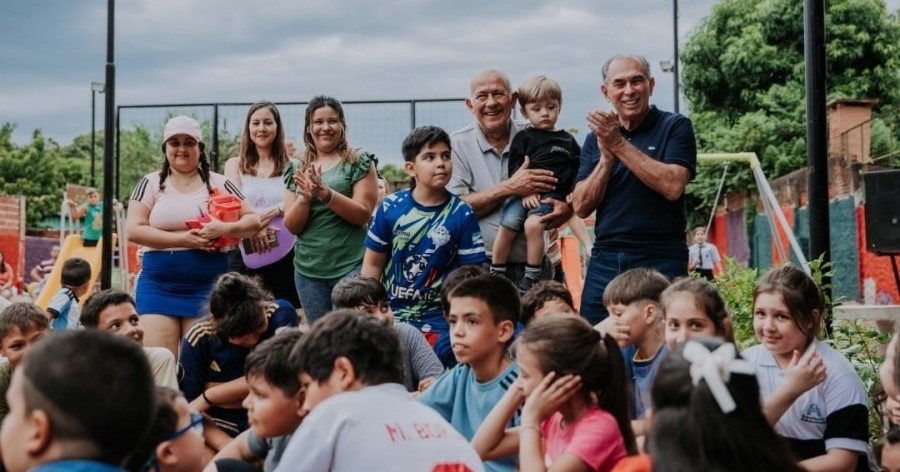 Posadas: El intendente de la ciudad Leonardo Stelatto acompañó la entrega de la nueva plaza a vecinos del Barrio San Juan Evangelista