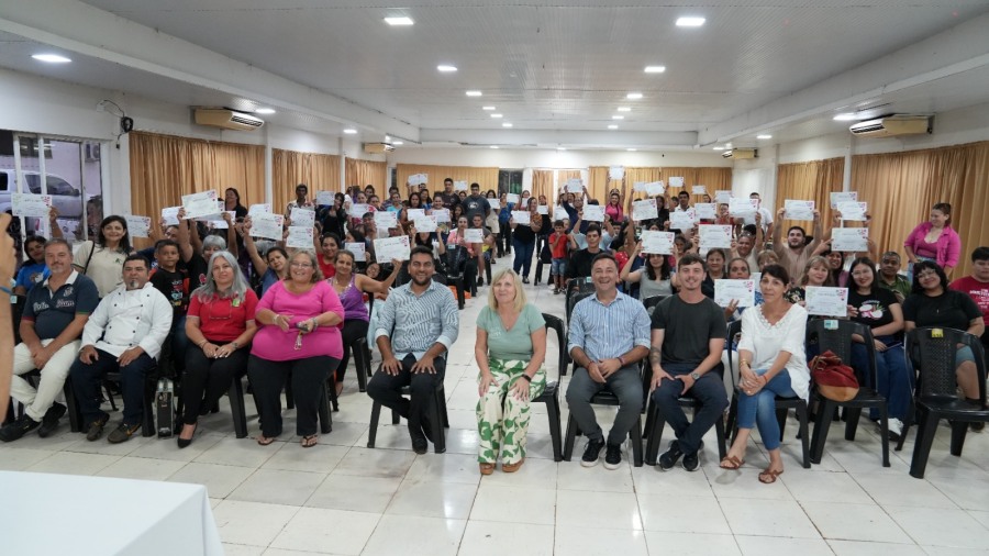 Cerca de cien apostoleños finalizaron curso de panadería