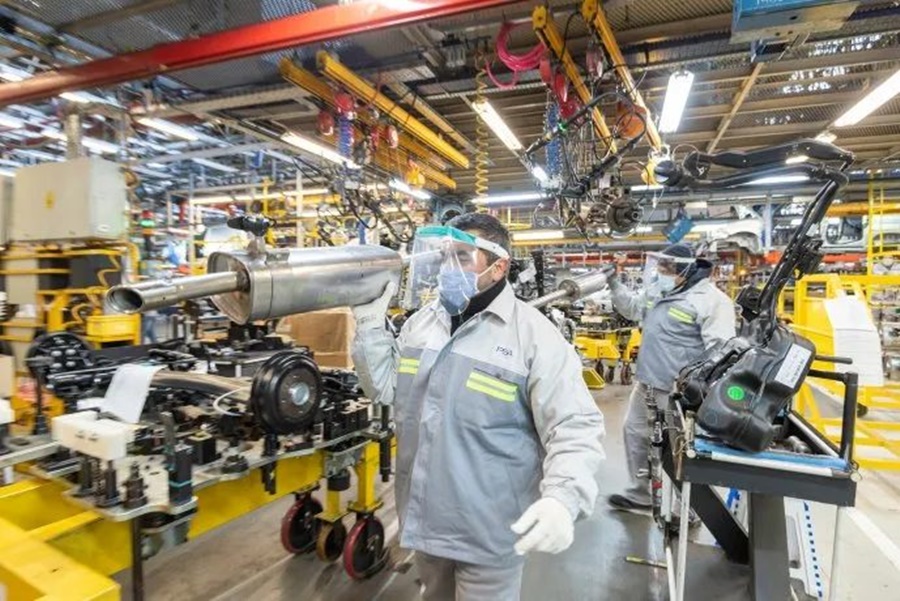 La industria cayó en Noviembre, y redujo su crecimiento de 2022 a 3,4%, según FIEL