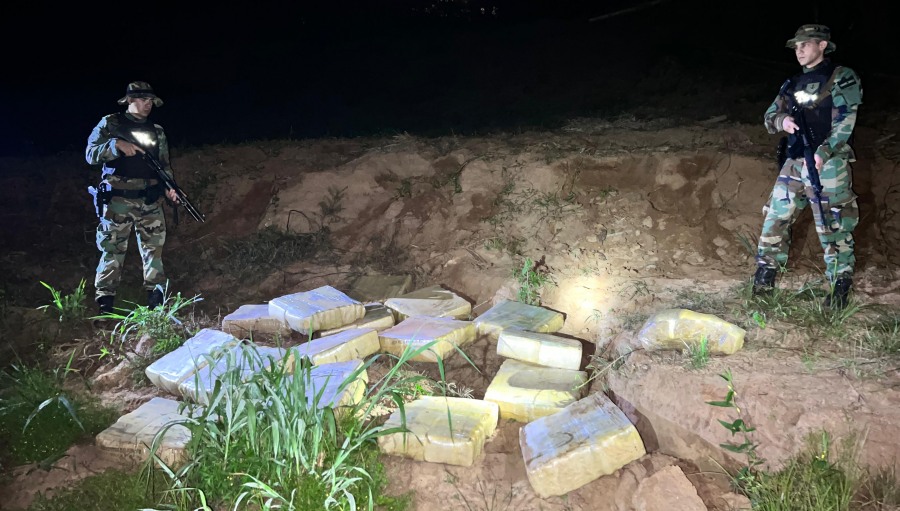 Prefectura Naval Argentina secuestró 367 kilos de marihuana: El cargamento fue incautado durante diferentes operativos en Misiones, Corrientes y Formosa, hay tres detenidos