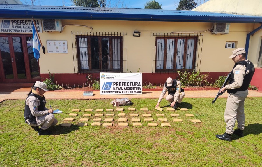 Prefectura Naval Argentina incautó marihuana en Misiones: La droga, valuada en más de 68 millones de pesos, fue hallada en el kilómetro 1635 del Río Paraná