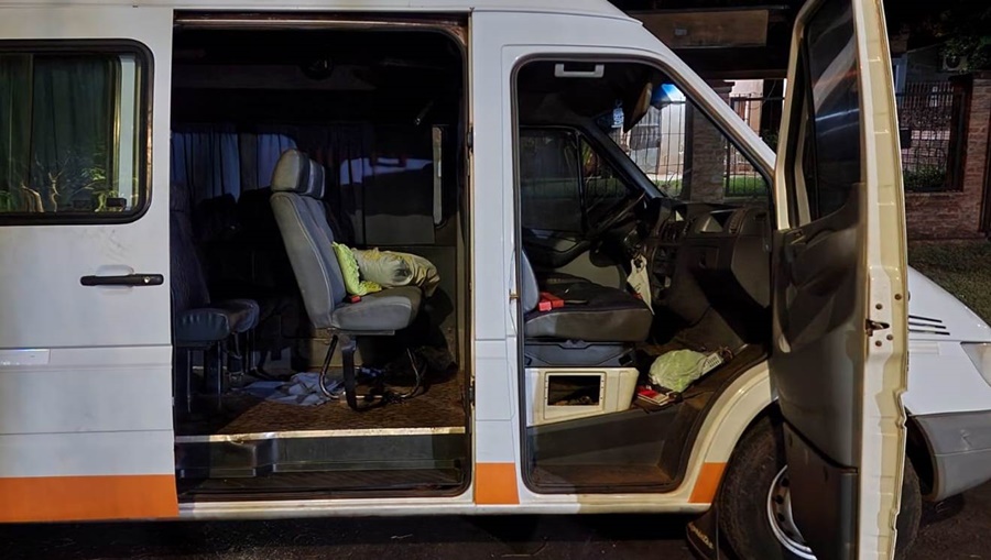 Posadas: Capturaron a tres delincuentes cuando robaban objetos del interior de vehículos estacionados