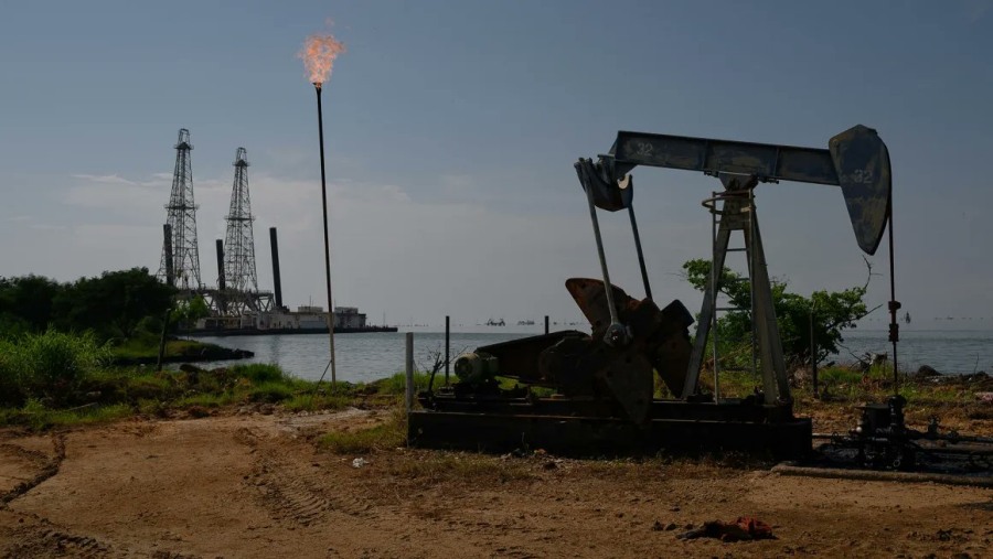 Estados Unidos: El Presidente Donald Trump dice que cualquier país que compre petróleo a Venezuela se enfrentará a un arancel del 25%