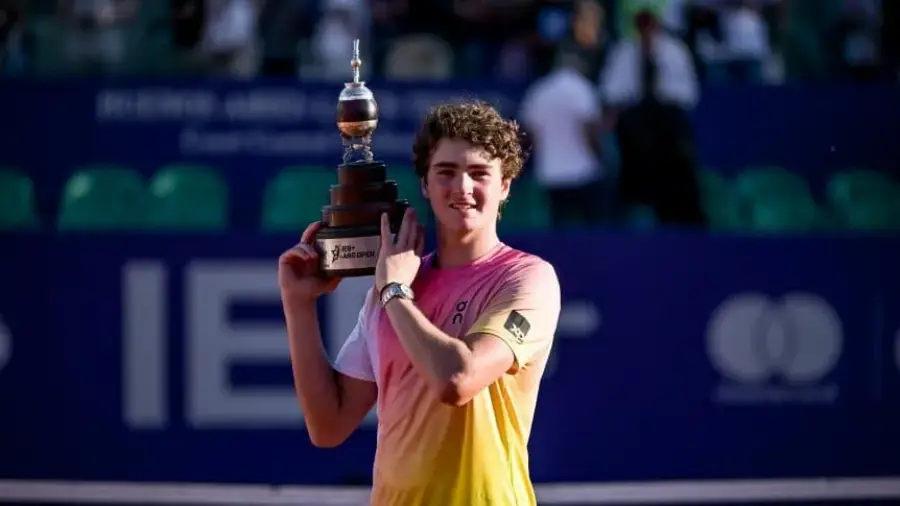 Tenis: El brasileño de 18 años Joao Fonseca, hizo historia y se consagró campeón del IEB+ Argentina Open