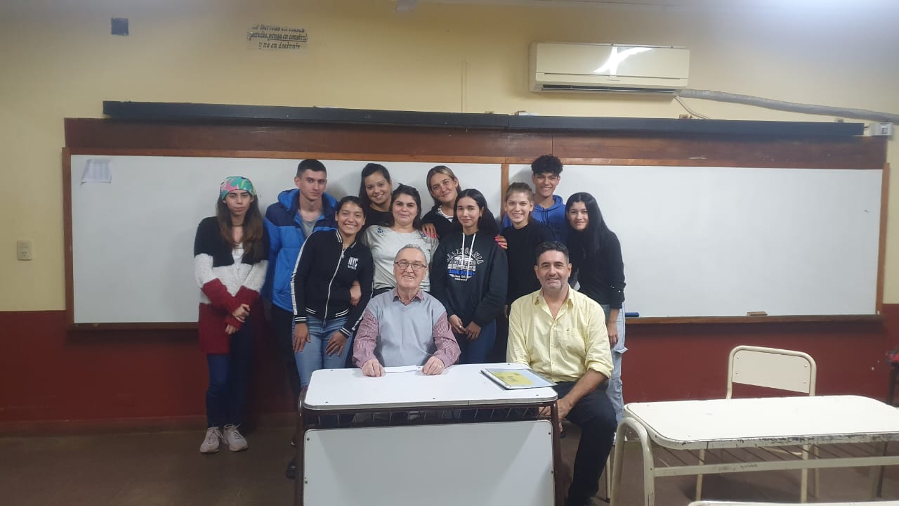 Apóstoles: En la Escuela Superior de Comercio N° 3 Juan José Lanusse hubo una charla sobre "El Desafío de ser Emprendedor"