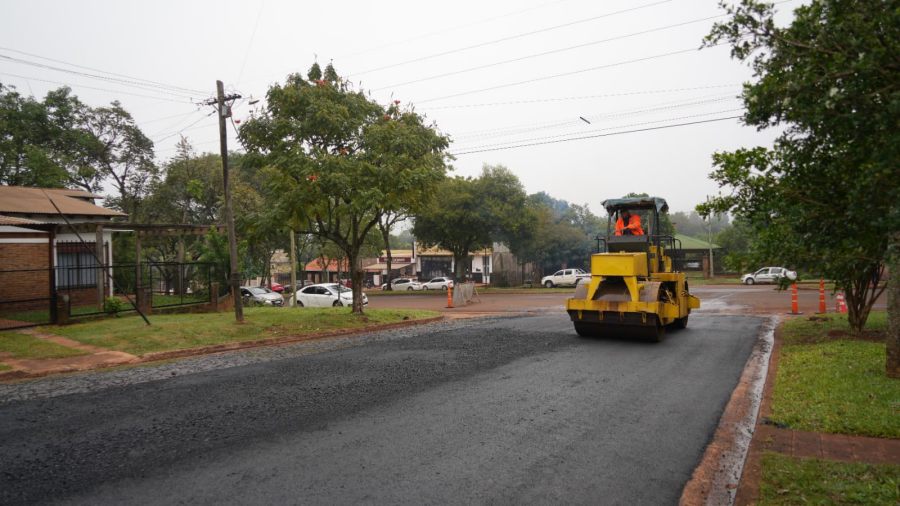 Asfalto sobre empedrado en diferentes sectores de la ciudad misionera de Apóstoles
