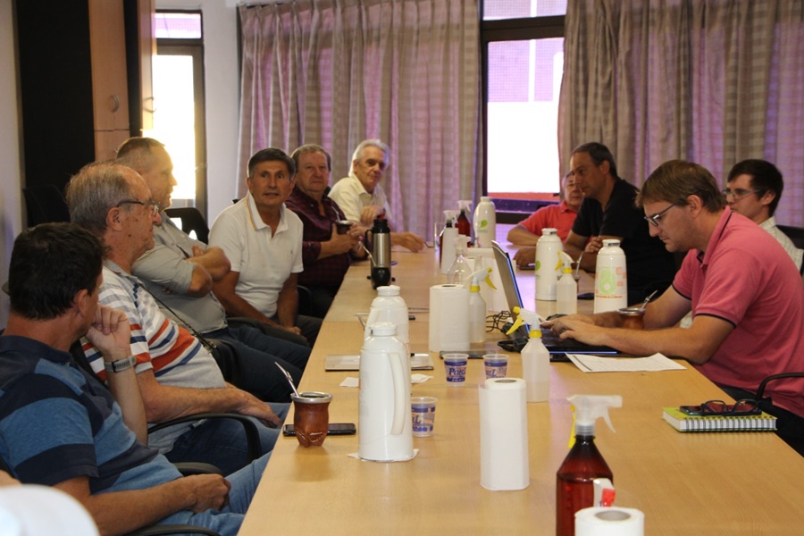 Reunión del Presidente del INYM con representes de cooperativas