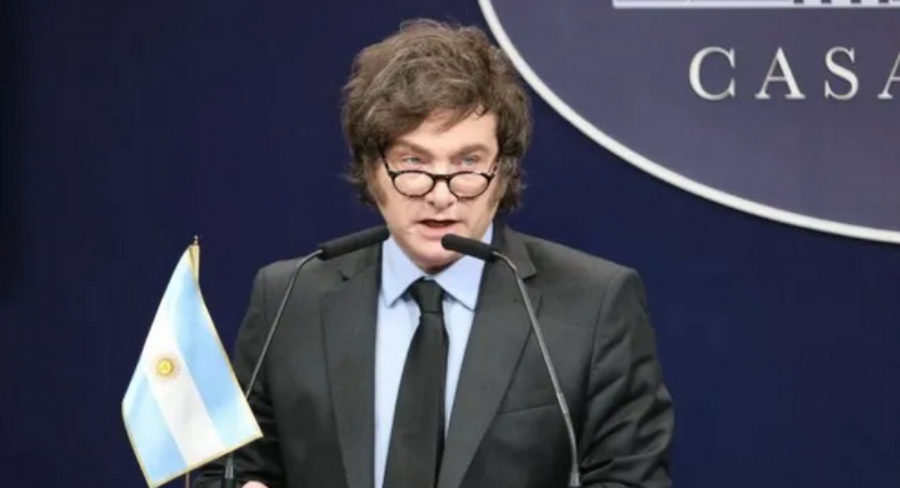 El Presidente Javier Milei llegó a Roma para iniciar su gira europea, se reunirá con Georgia Meloni y el Papa León XIV