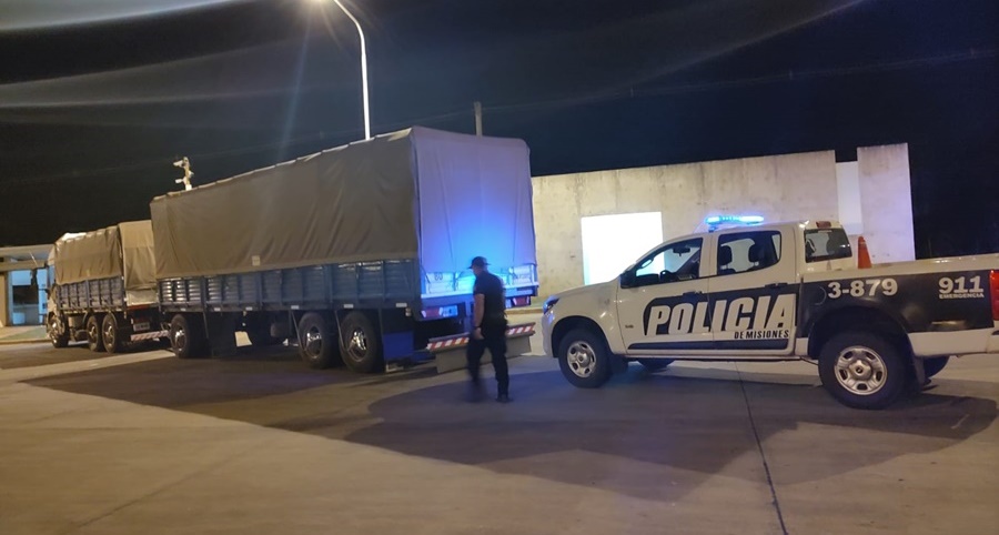 San José: Un camión con sobrecarga de granos evadió un control y fue interceptado por la Policía de Misiones