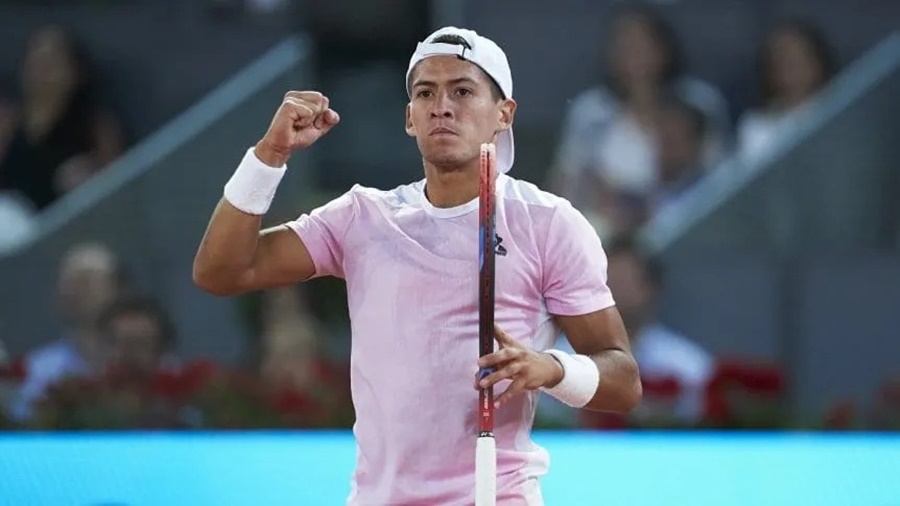 Tenis: Sebastián Báez venció a Pedro Cachín y se metió en los cuartos de final del Open de Lyon
