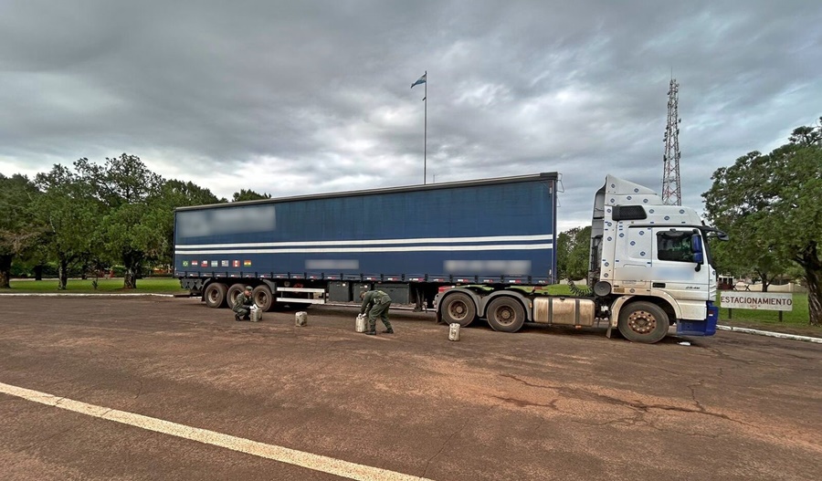 Gendarmería Nacional secuestró bidones con 85 litros de precursores químicos, se trataba de una sustancia utilizada en la producción de metanfetaminas