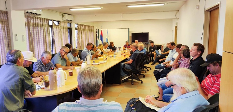 Unos treinta referentes de asociaciones y autoconvocados del eslabón de la actividad yerbatera, se reunieron en el INYM