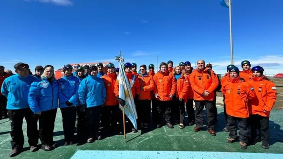 El Presidente Javier Milei finalizó su viaje a la Antártida, la primera salida oficial de Buenos Aires