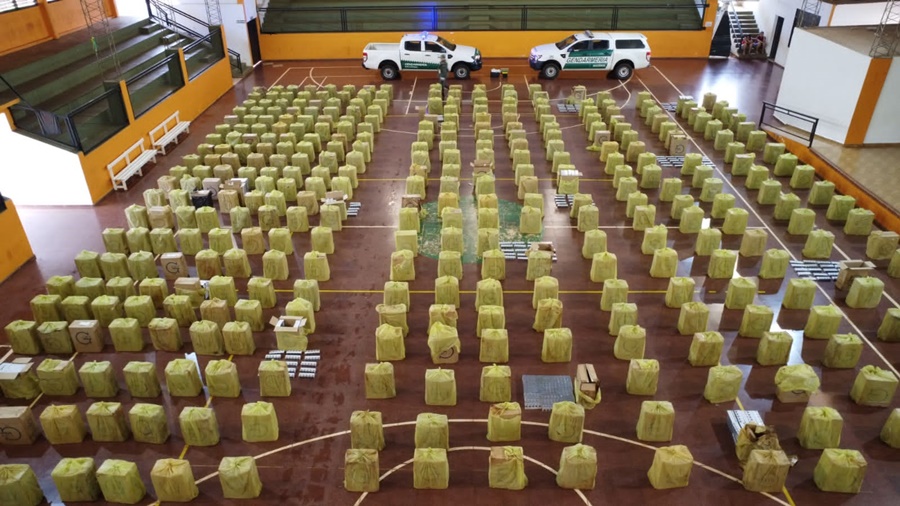 Gendarmería Nacional secuestra millonario cargamento de cigarrillos de contrabando, el camión que los transportaba fue requisado en el acceso a la localidad misionera de Puerto Esperanza